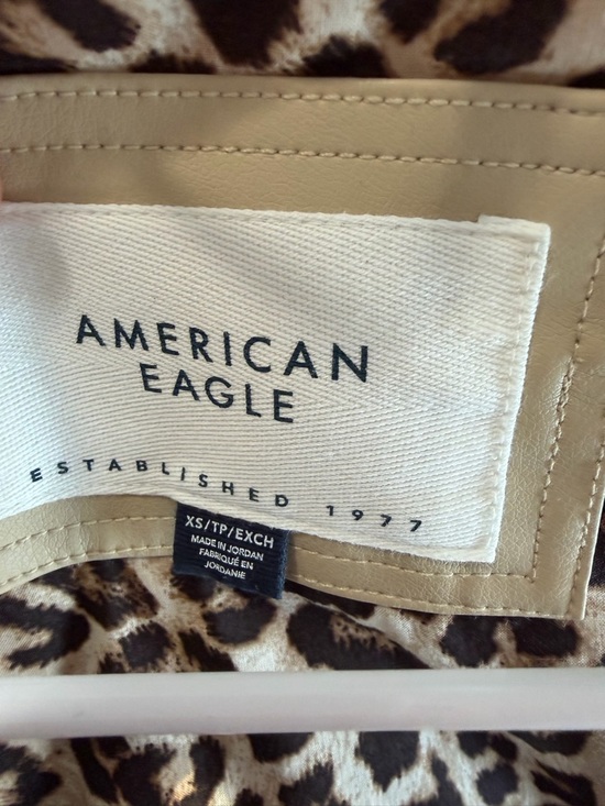 American Eagle Tan Sherpa Vest with Leopard Lining - Picture 3 of 3